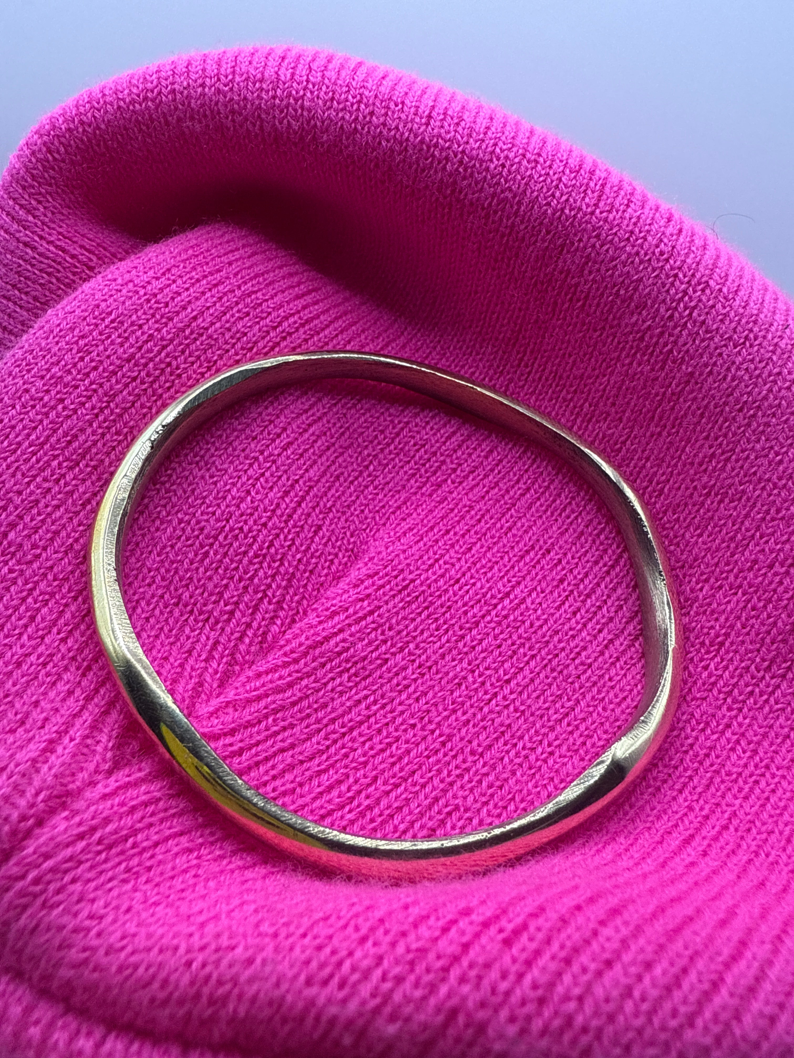 Wavy Round Bangle